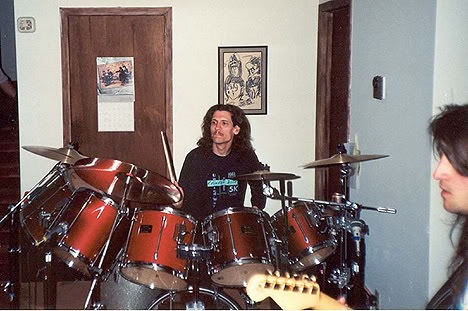 Name:  TheDrummer.jpg
Views: 293
Size:  49.5 KB