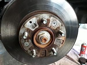 How do I remove this screw/bolt?-20180520_153804.jpg