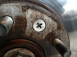 How do I remove this screw/bolt?-20180520_153809.jpg